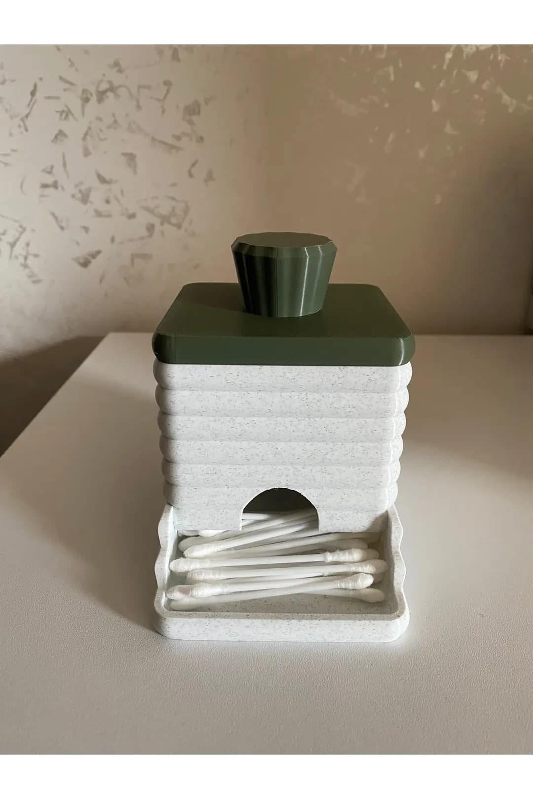 Kapaklı Kulak Çubuğu Saklama Kutusu